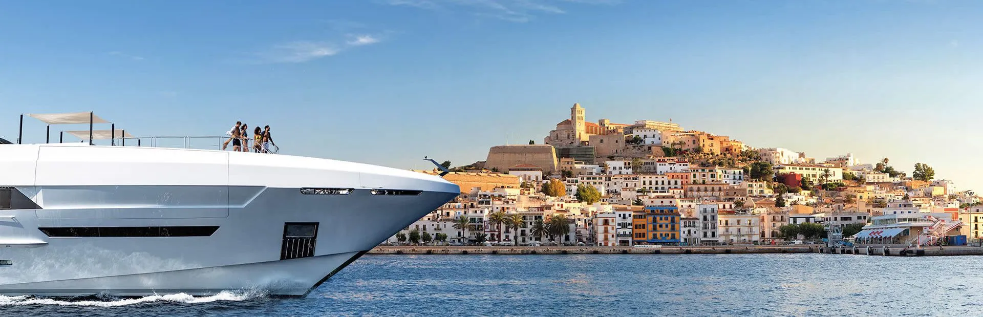 Superyacht 幸运飞行艇官网开奖查询 being chartered at Ibiza