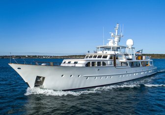 Marybelle Yacht Charter in New England