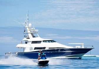 Ultimate Lady Yacht Charter in Tahiti