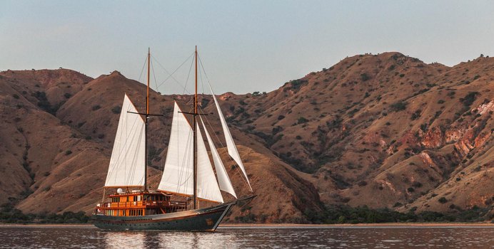 Vela Yacht Charter in Komodo