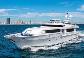 XOXO Yacht Charter in Florida